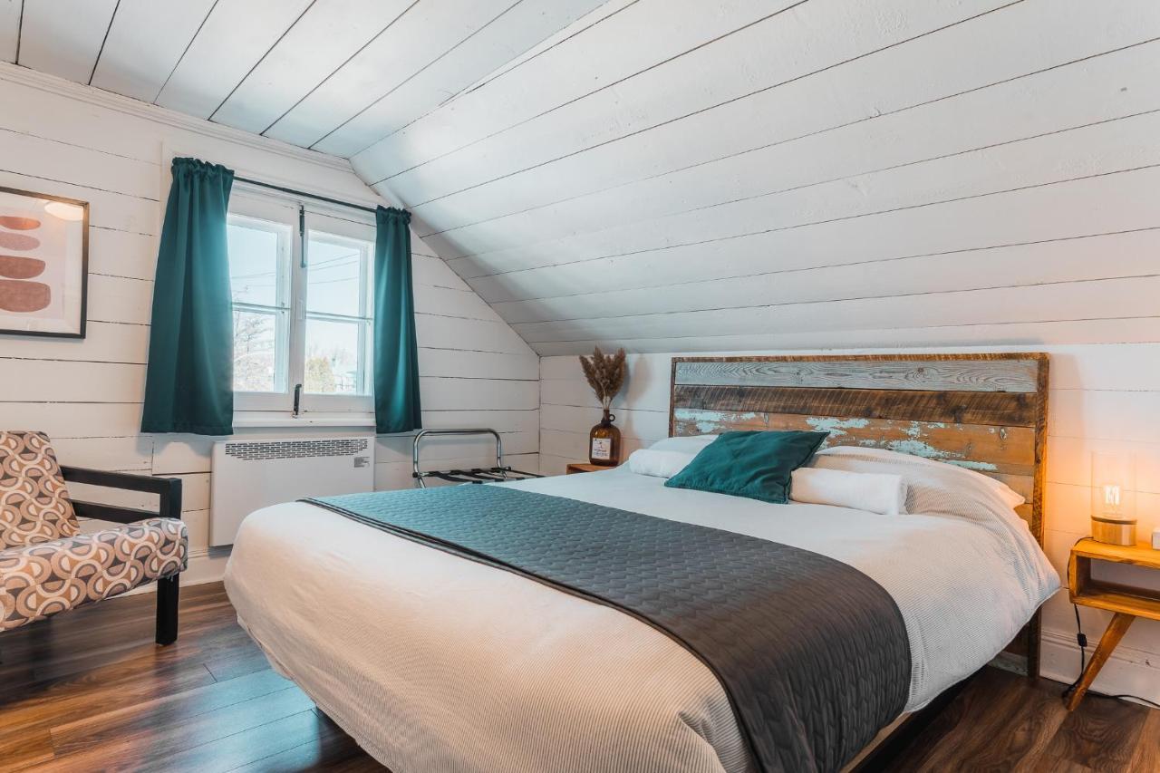 De L'ouest Hostel *