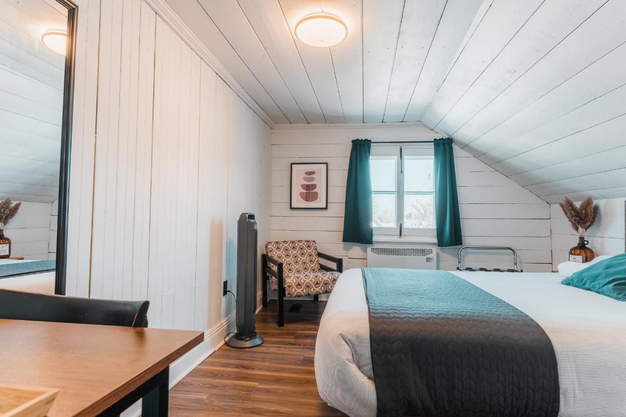 De L'ouest Hostel Deschambault